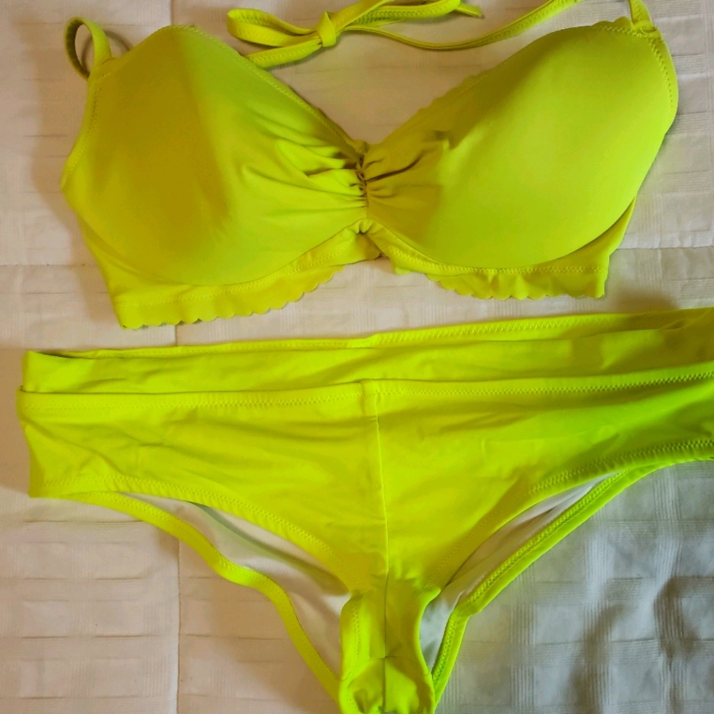 Victorias secret bikini set. 36D. Large.